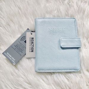 KC Reaction Deluxe Passport Wallet with Tracker